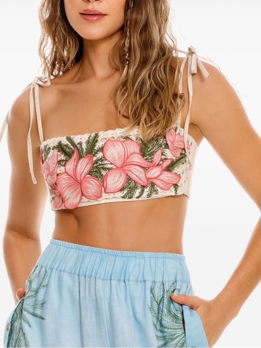 AGUA BENDITA Sz M Cropped Tank Top
Ventura Dulce Tie-Shoulder Beige Pink Floral